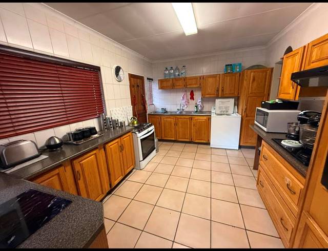 4 BEDROOM HOUSE FOR SALE IN THE REEDS